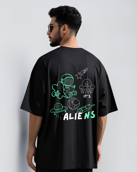 Men’s "Alien Encounter" Astronaut Oversized T-Shirt – Science Meets the Unknown