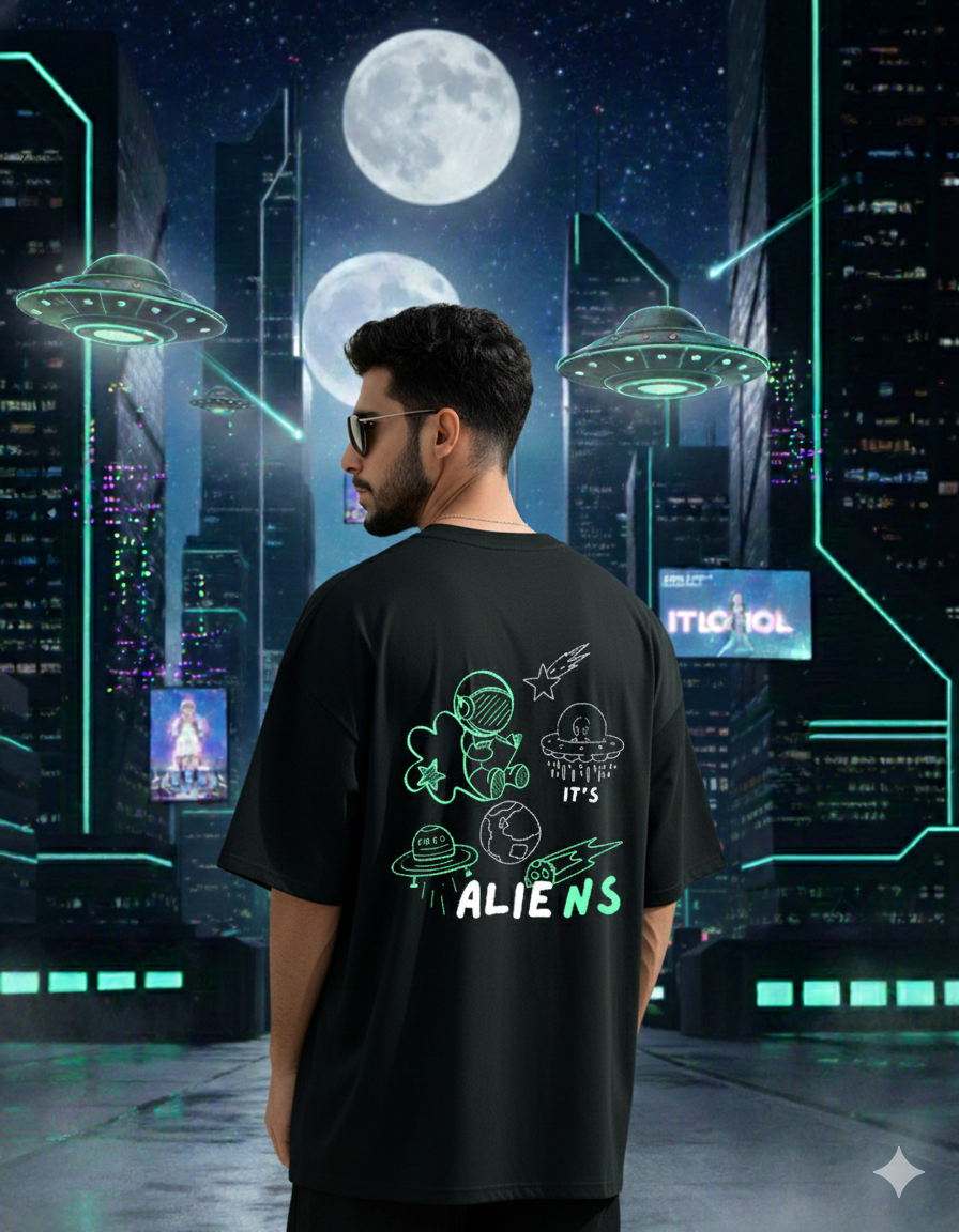 Men’s "Alien Encounter" Astronaut Oversized T-Shirt – Science Meets the Unknown